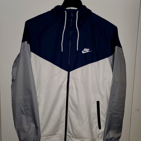 Brand New Nike Wind Runner Wind Breaker - Picture 1 of 3
